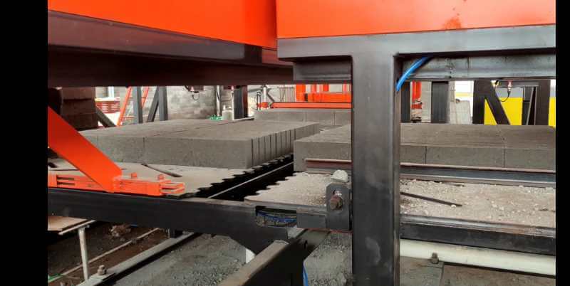 Fully Automatic Concrete Block Production Line with Off Line Cuber System 
