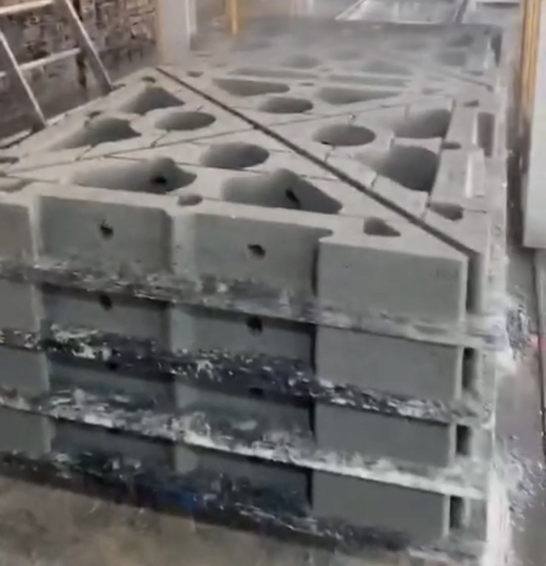China QT4-15 Yixin High Quality Concrete Interlocking Bricks Making Machine Direct Manufacturer 